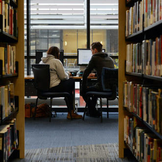 two students studying by a PC in Ƶ Library